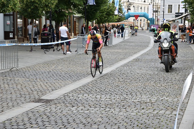 同时她在防 同时她在防