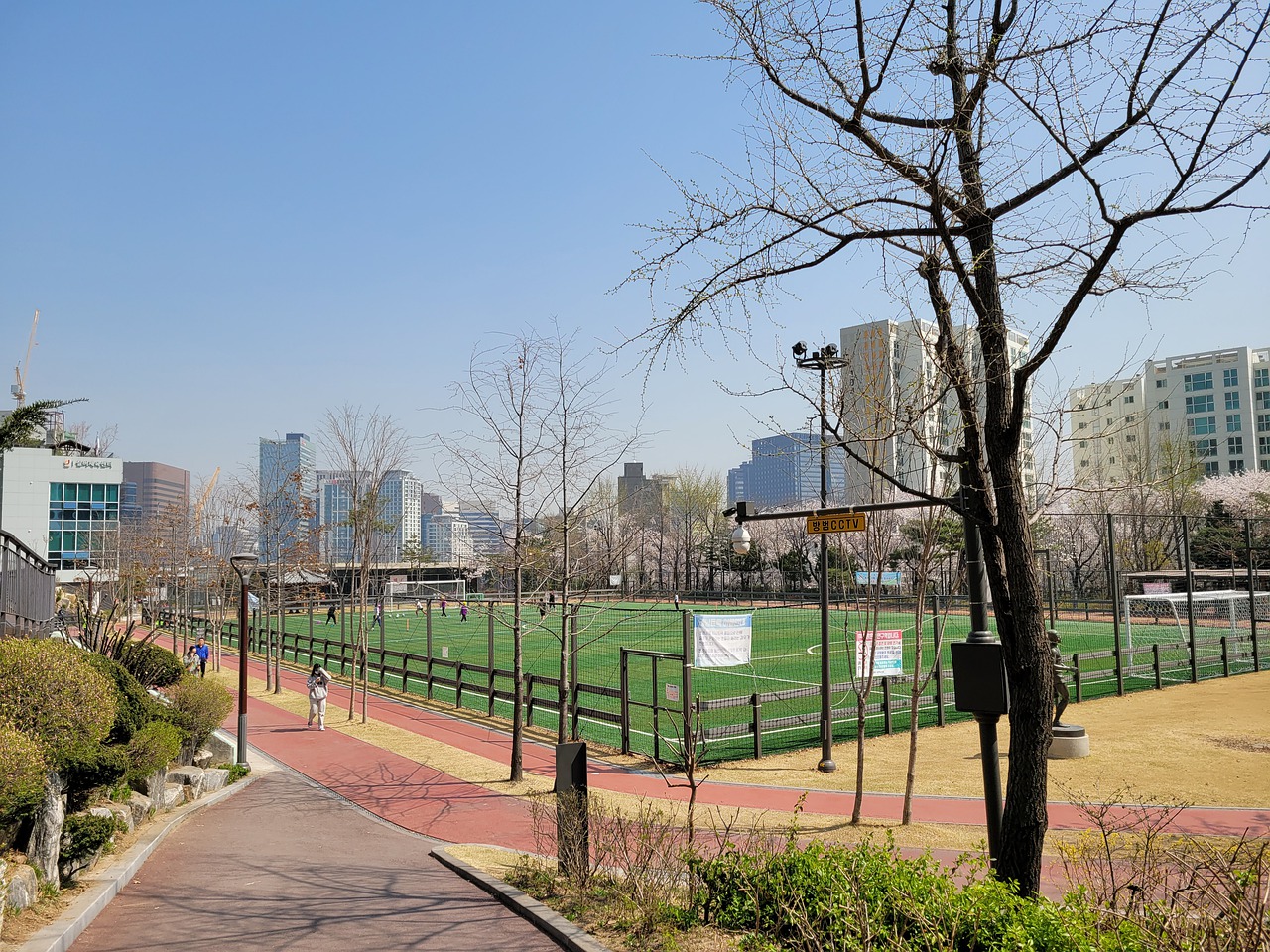 场表现极其 场表现极其