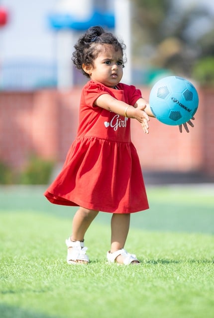 在游泳池中